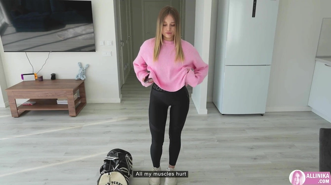 Спортивная малышка с упругой попкой предпочитает особый хуевый спортпит