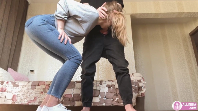 Девушка прикупила джинсы на деньги бойфренда, которые пришлось отрабатывать пиздой