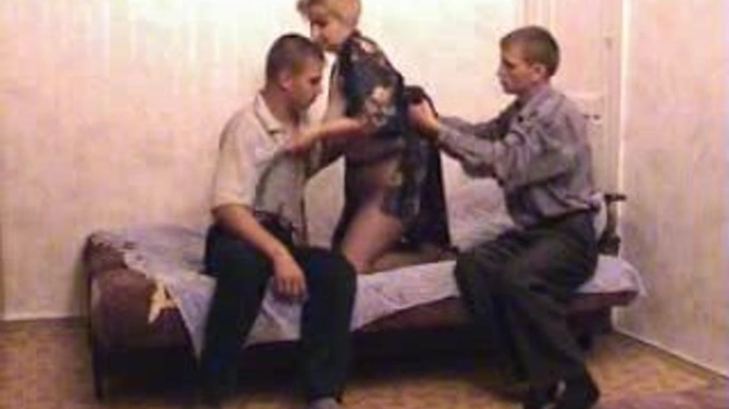 Просыпайся мать, мы с другом хотим тебя отъебать!