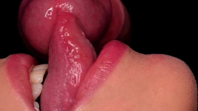 Сладкий АСМР: умелый язычок девки-спермоприемщицы обрабатывает залупу