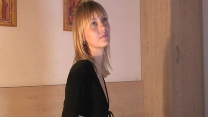 Давно не ебалась: белокурая шкура нежно лижет болт друга и ждет страстного траха