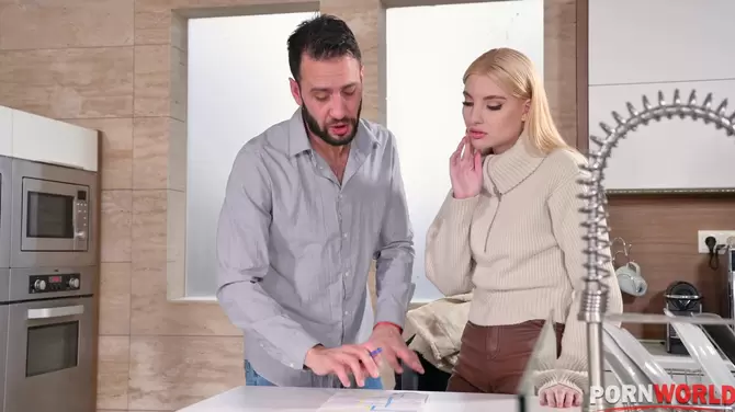 Русская дурочка помяла чужую тачку: пришлось решать проблему с помощью рта и пизды