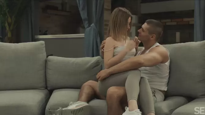 У Lily Blossom остались силы после пробежки, и она решила трахнуться с качком