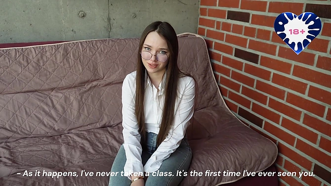 Студентка не в ту дверь вошла и была выебана незнакомцем. А как же зачет?