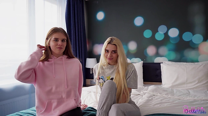 Пацан подловил двух блядей: блондинка сдала анал за бабки, а её подруга отказалась