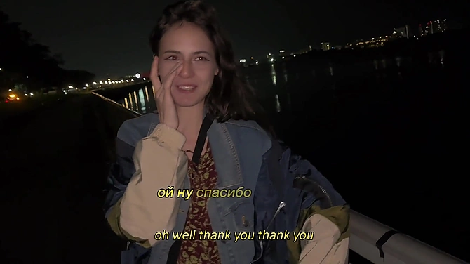 Ночная незнакомка отсосала у парня на улице и дала выебать себя в сраку у него дома