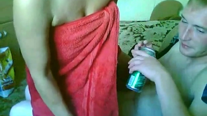 Тёлка и не подозревает, какую подляну ей приготовил её хитрый ёбырь