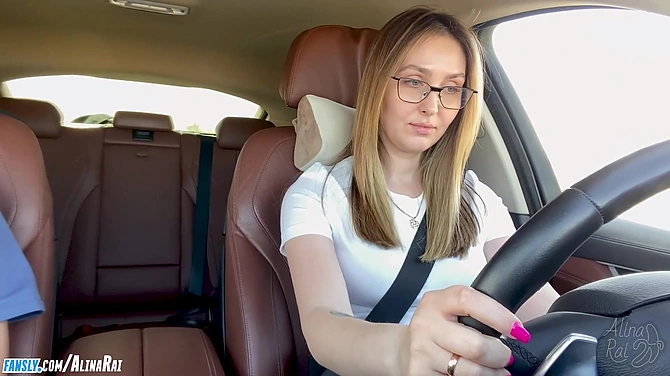 Мать попросила сына дать урок вождения - после он достал член и начал преподавать сношение