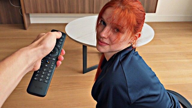 Рыжая сводняшка проиграла спор и отдала мне свою целку